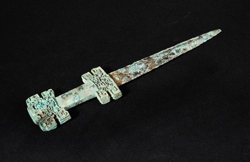 Lot 3 - A decorated bronze dagger, late Spring and Autumn period