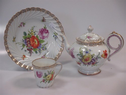 Lot 34 - A large quantity of Dresden floral printed...