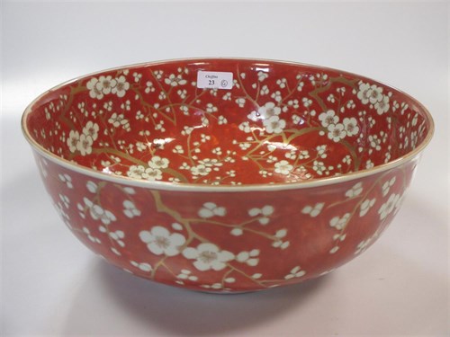 Lot 23 - Three Chinese export porcelain plates & a...