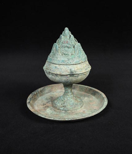 Lot 17 - A bronze 'HILL' censer and cover, Boshanlu, Shanlu Han dynasty (206 BC - AD 220)