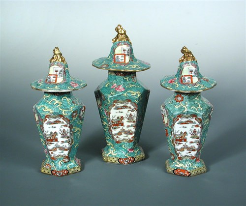 Lot 12 - A Mason's garniture of three vases and covers, circa 1820