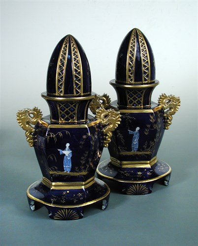 Lot 16 - A pair of Mason's mazarin two handled vases and covers, circa 1820