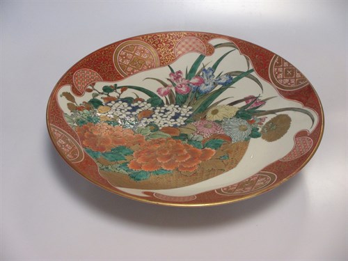 Lot 127 - A Japanese Kutani dish, circa 1900, 33cm wide