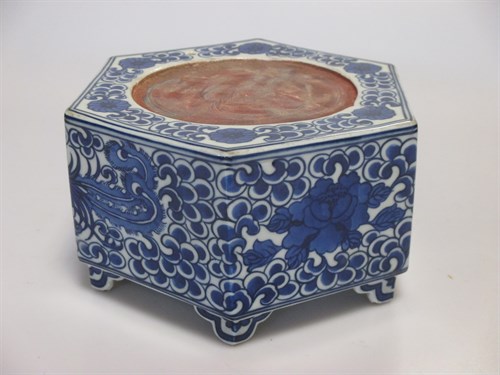 Lot 60 - A Chinese blue and white hexagonal ink dish,...