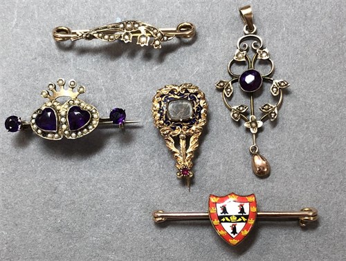 Lot 413 - A Victorian double heart amethyst and seed pearl brooch, together with a small collection of other pins and a pendant
