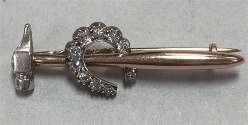 Lot 289 - A diamond set horseshoe and hammer farrier's brooch