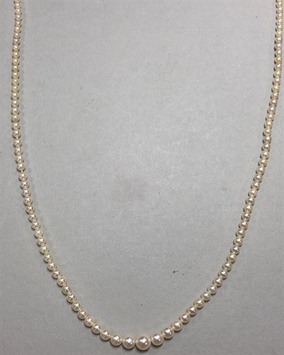 Lot 177 - A string of graduated cultured pearls with...