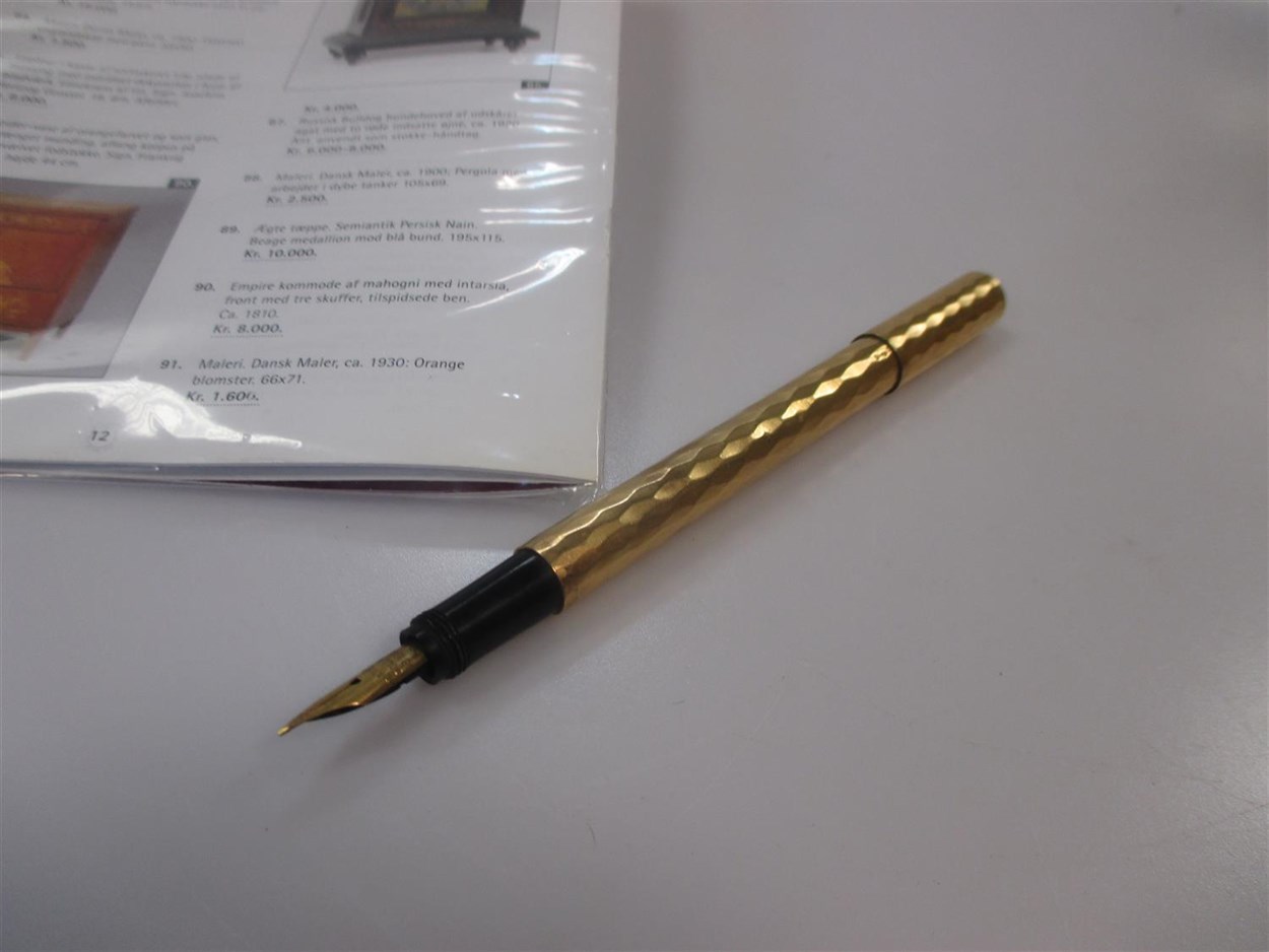 Lot 169 - A fountain pen, formerly the property of King...