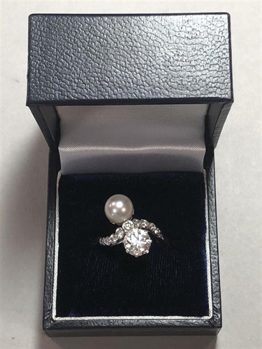 Lot 455 - A diamond and cultured pearl crossover ring set in 18ct white gold