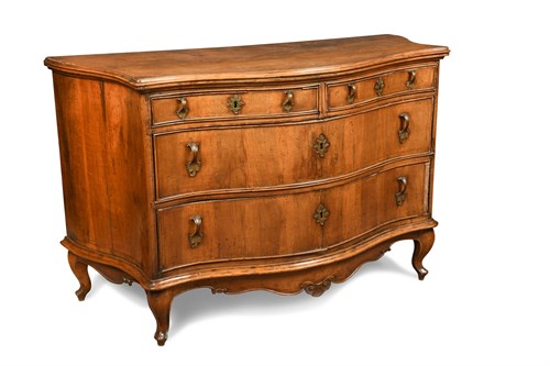 Lot 409 - An 18th century Milanese walnut commode