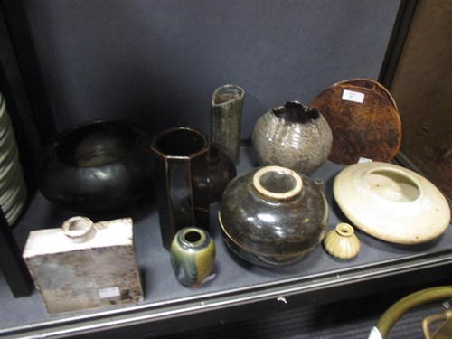 Lot 81 - A collection of studio ceramics, including a...