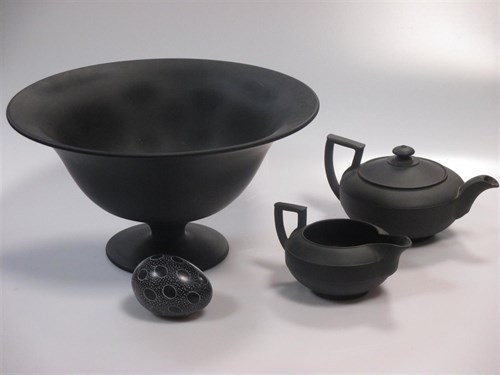 Lot 52 - A Wedgwood black basalt teapot and milk jug,...