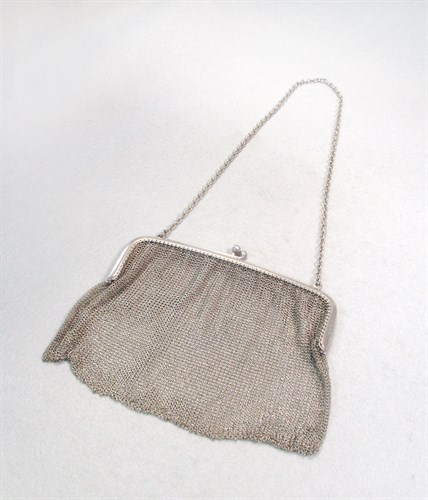 Lot 25 - A George V silver dance purse
