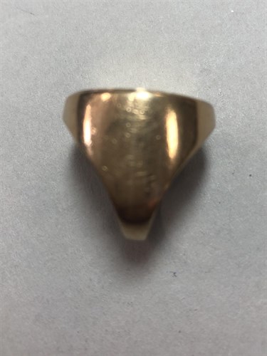 Lot 221 - A 9ct gold signet ring loose mounted with an...