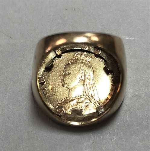Lot 221 - A 9ct gold signet ring loose mounted with an...