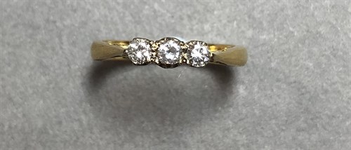 Lot 204 - A three stone diamond ring set in 18ct gold