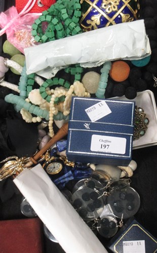 Lot 197 - A box of costume jewellery