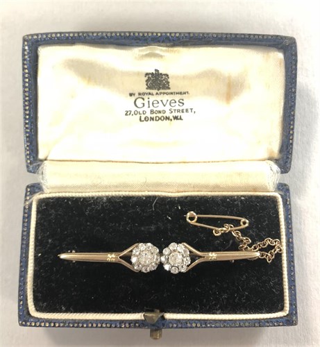Lot 294 - A diamond set double cluster bar brooch