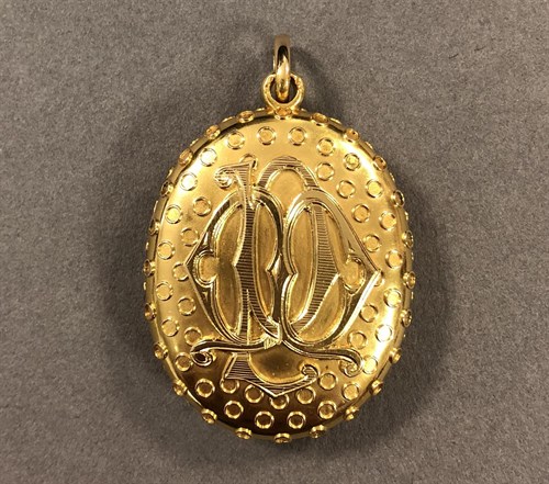 Lot 199 - A double-sided monogrammed locket