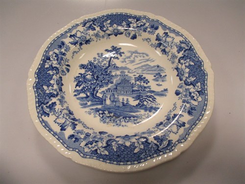 Lot 50 - An early 20th century Japanese blue and white...