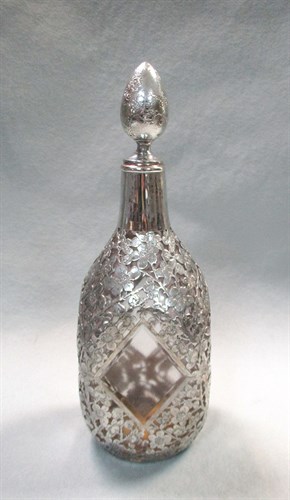 Lot 11 - A Chinese export covered glass decanter