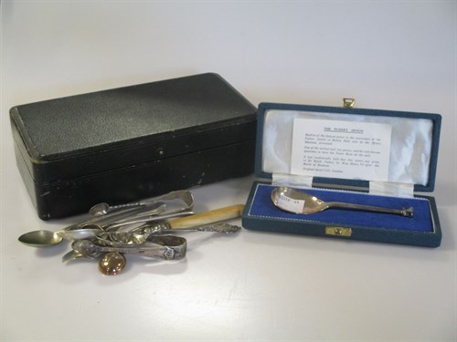 Lot 226 - A cased set of seal top apostle spoons (one...