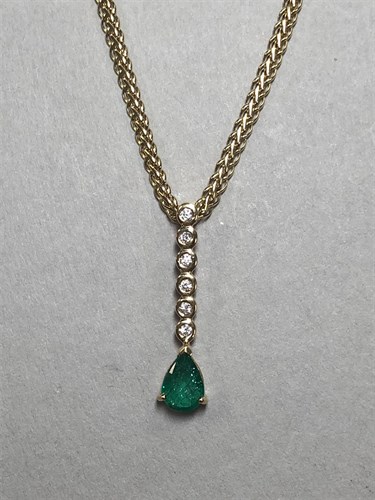 Lot 367 - An emerald and diamond pendant and chain set in 18ct gold