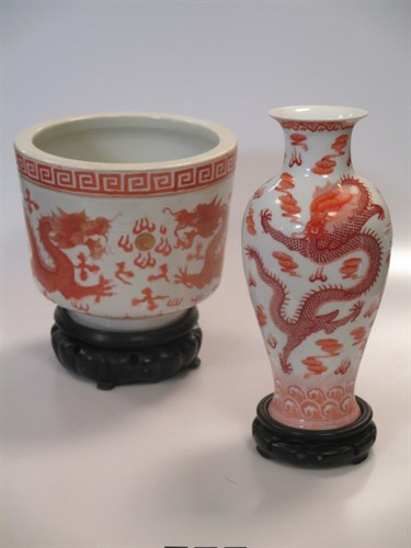 Lot 32 - A Chinese Cache pot and a vase, beginning 20th...