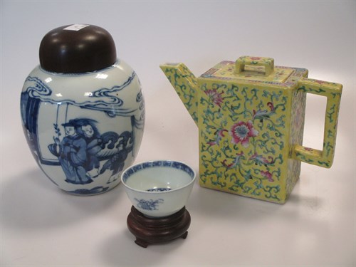 Lot 33 - A group of three Chinese ceramics including a...