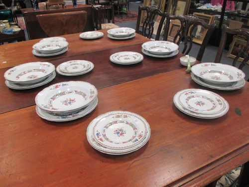 Lot 105 - An 8 place setting of Copeland "Spode's Nigel"