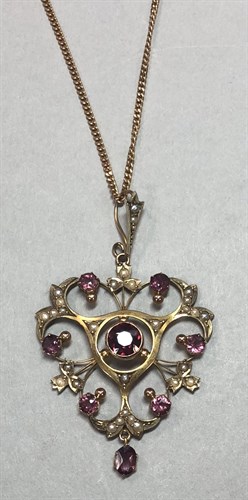Lot 425 - An Edwardian garnet and seed pearl pendant with later chain