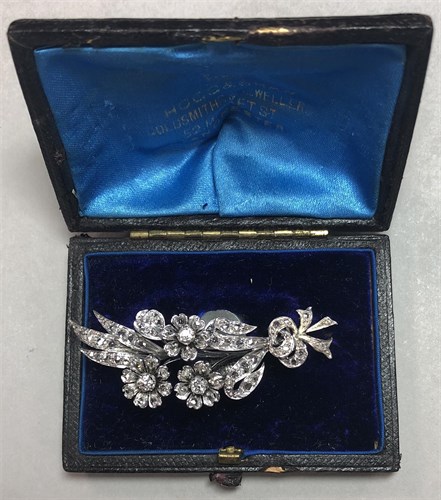 Lot 287 - A diamond floral spray brooch