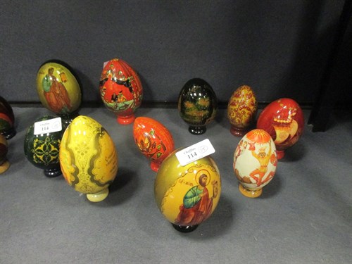 Lot 114 - Fifteen various Russian painted eggs all 20th...