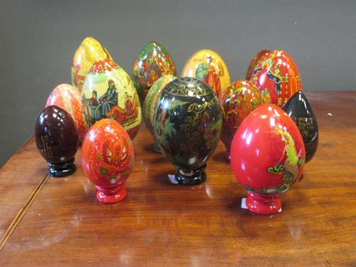 Lot 104 - Fifteen various Russian painted eggs all 20th...