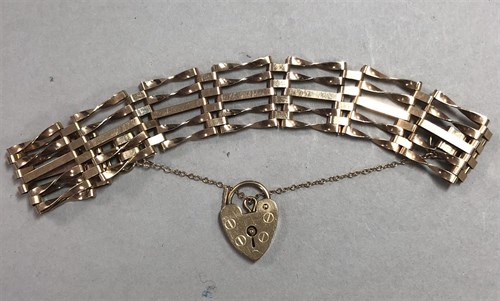 Lot 339 - A 9ct gold gatelink bracelet