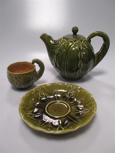 Lot 61 - Linthorpe Pottery nos. 1365-1368 cabbage ware...