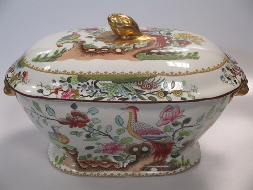 Lot 27 - A Wedgwood part dinner service, an English...