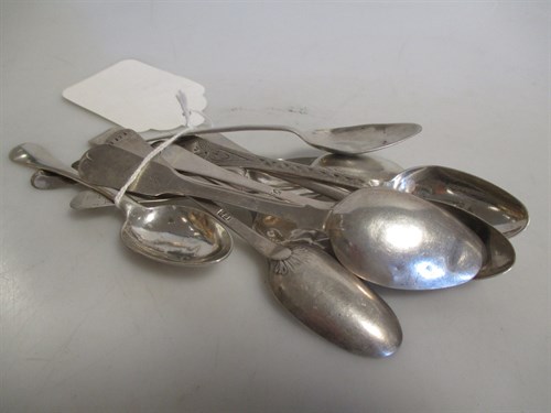 Lot 198 - A collection of teaspoons, 4.3ozt gross