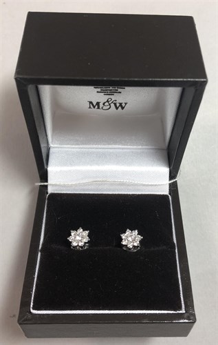 Lot 293 - A pair of diamond cluster earstuds set in 18ct white gold