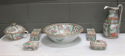 Lot 100 - A Chinese Cantonese famille rose export wash...