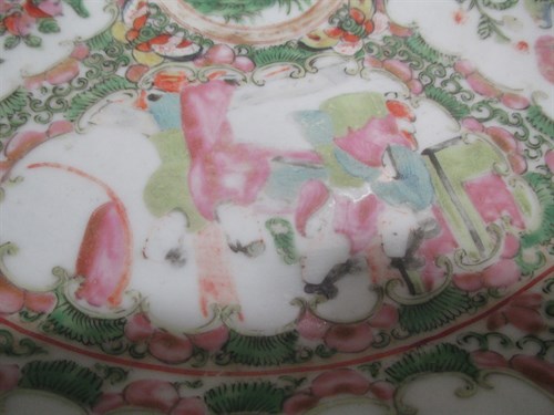 Lot 100 - A Chinese Cantonese famille rose export wash...