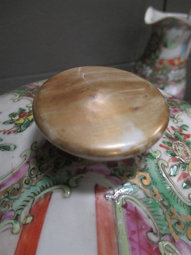 Lot 100 - A Chinese Cantonese famille rose export wash...