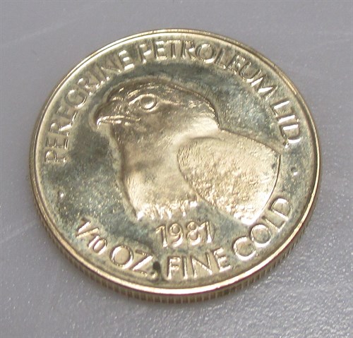 Lot 133 - A 1914 half sovereign, a 1981 1/10 oz gold...