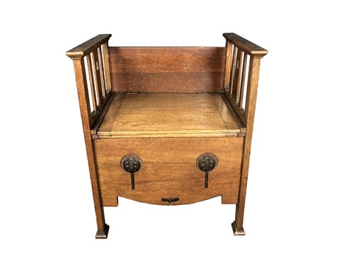 Lot 215 - An Arts & Crafts oak commode
