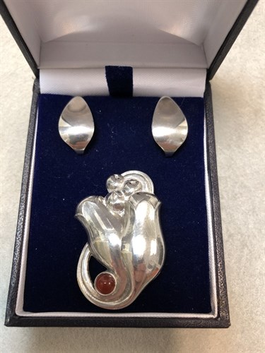 Lot 124 - Georg Jensen, a Danish metalwares brooch, No. 100B