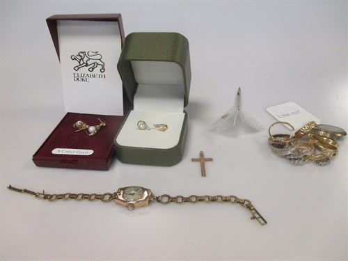 Lot 175 - A collection of gold jewellery including 9ct,...