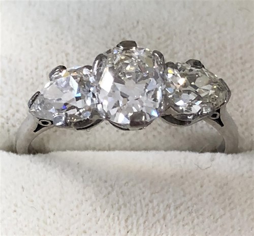 Lot 458 - A three stone diamond ring