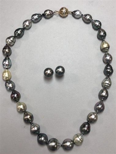 Lot 291 - A necklace and earstud suite of baroque cultured South Sea pearls in shades of grey