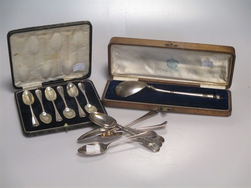 Lot 210 - Six cased silver teaspoons, a further five...