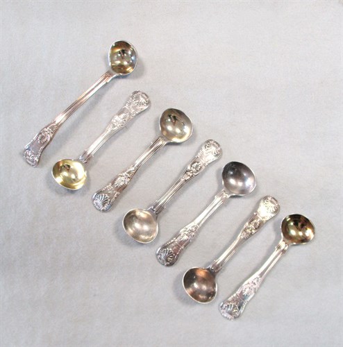 Lot 122 - A set of six George IV salt spoons and cream ladle